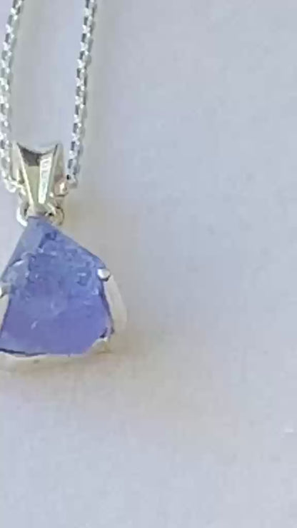 Tanzanite certified pendant 3.20 cts